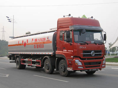 东风天龙小三轴20立方运油车