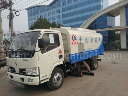 东风福瑞卡吸尘车
