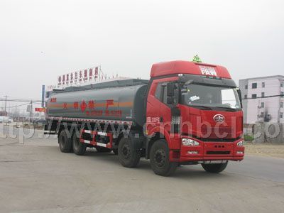 解放前四后八易燃液体罐式运输车