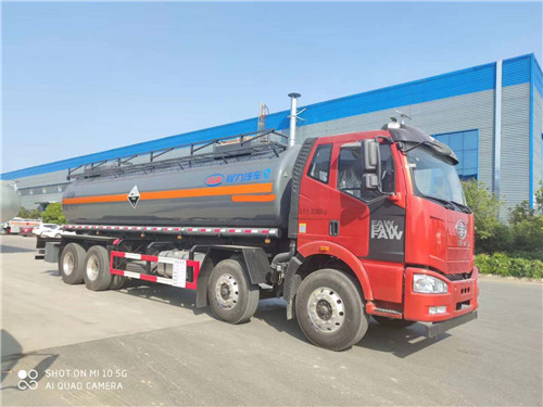 解放前四后八19.5方腐蚀性物品罐式运输车