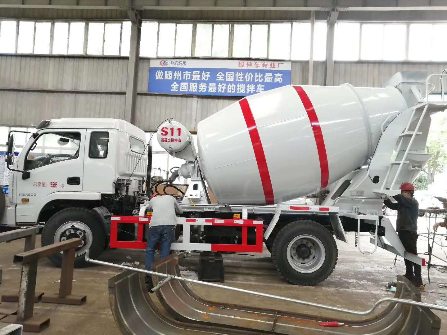 两台跃进6方搅拌车准备调试完毕发车，小方量搅拌车，灵活方便，上户无忧！