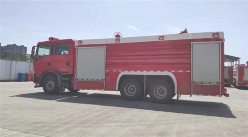 豪沃 CLW5270GXFGP110/HW 干粉泡沫消防车