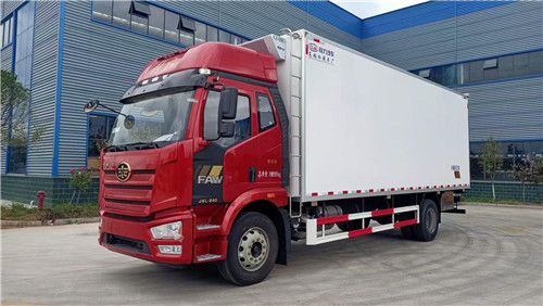 国六解放J6L精英版7.5米冷藏车