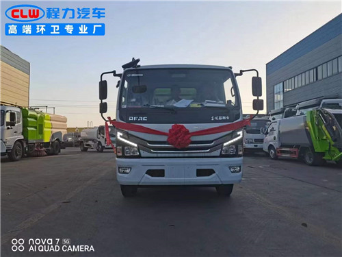 国六东风大多利卡扫路车，水箱2.5m³ 垃圾箱5m³