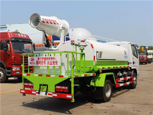 国六东风小多利卡抑尘洒水车（圆罐-30米-CLW5070GPSD6型）