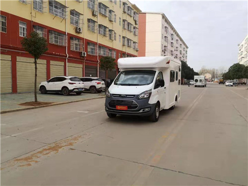 福特全顺汽油版自动挡C型房车车