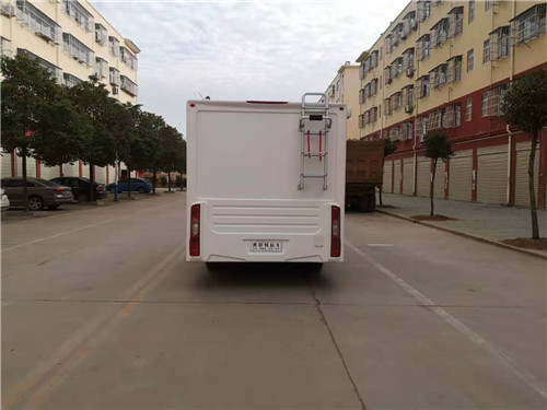 福特全顺汽油版自动挡C型房车