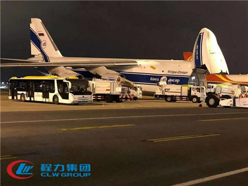 程力公司在国内，出色地完成了国务院应对新型冠装病毒肺炎疫情联防联控机制医疗物资保障组和随州市市委市政府下达的抗疫物资保障任务后，积极组织力量参与国际社会全球防疫重任洪流之中，全力以赴配合国家战略共建人类命运共同体的宏伟事业，在8天时间内赶制45辆消毒杀菌喷雾防疫车，驰援中东阿联酋，对接南亚马来西亚的防疫战车也在紧锣密鼓的筹划中；程力智慧、程力速度、程力品牌，再次彰显了中国制造的硬核实力。 中国的程力、世界的程力，东方魅力惊艳全球。