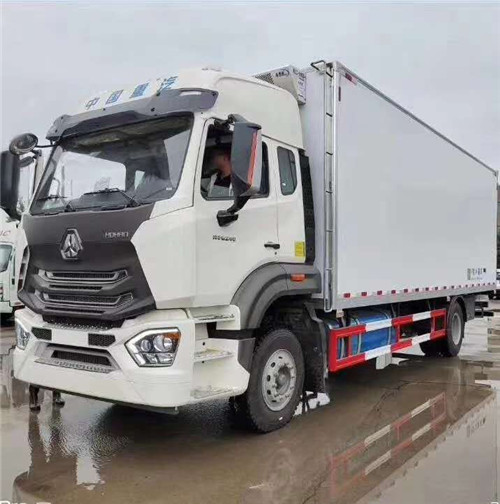 国五重汽豪瀚6米8冷藏车 (3).jpg