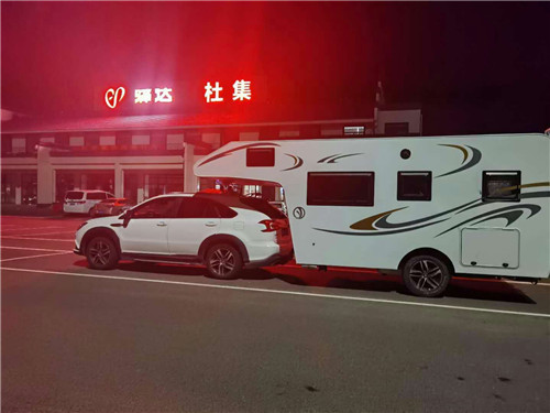 背驼式拖挂房车内饰图片展示