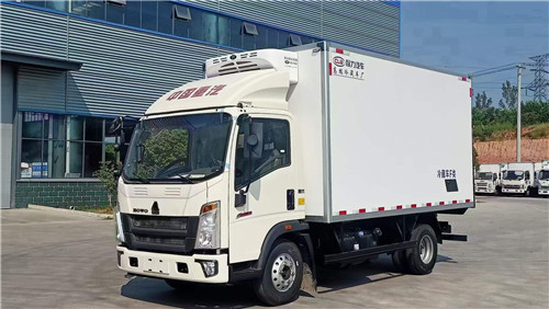 国六重汽豪沃小金牛4.2米冷藏车