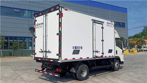 国六重汽豪沃小金牛4.2米冷藏车