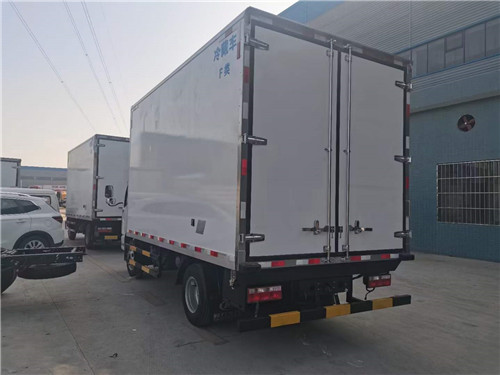 国六东风福瑞卡冷藏车