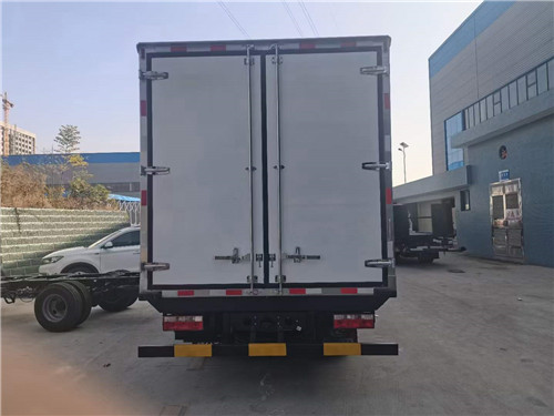 国六东风福瑞卡冷藏车