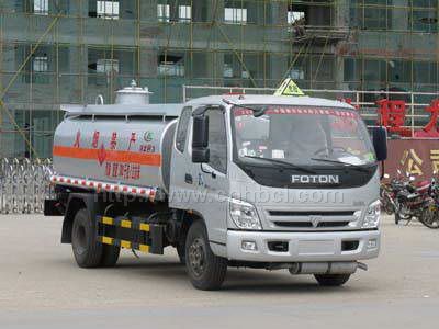 福田7方运油车