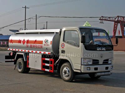 东风多利卡5方加油车